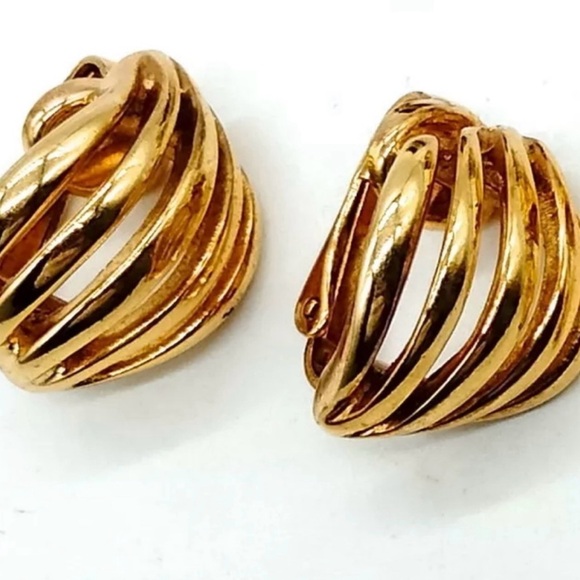 Christian Dior Vintage Large Ribbed Gold-Tone Clip-On Earrings - Picture 1 of 16